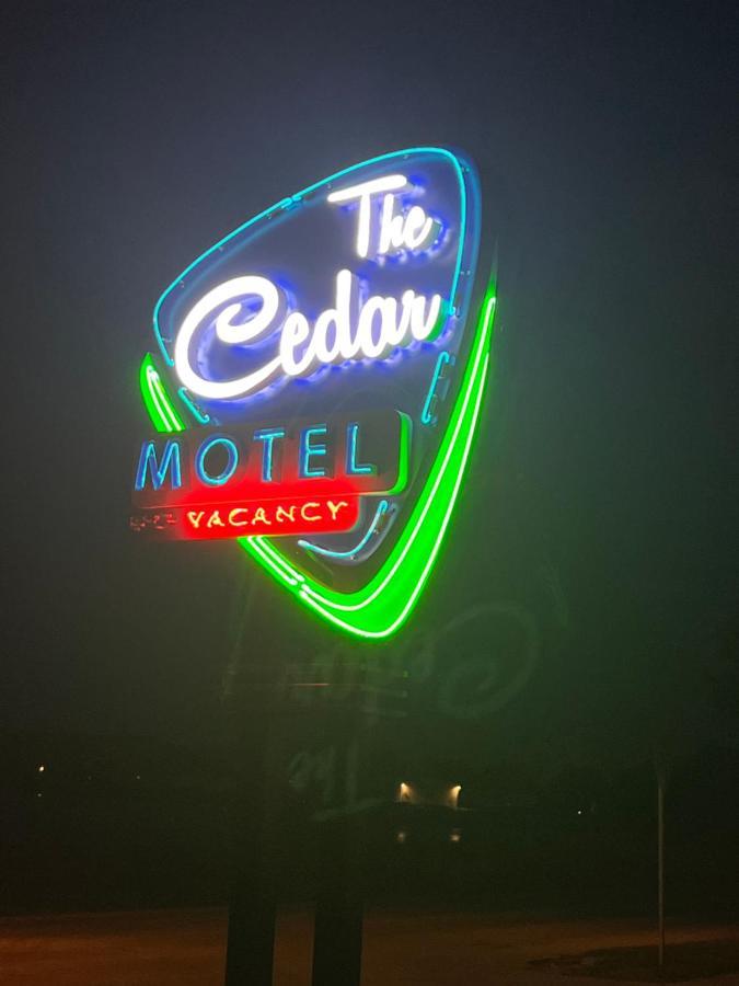 The Cedar Motel 桑达斯基 外观 照片